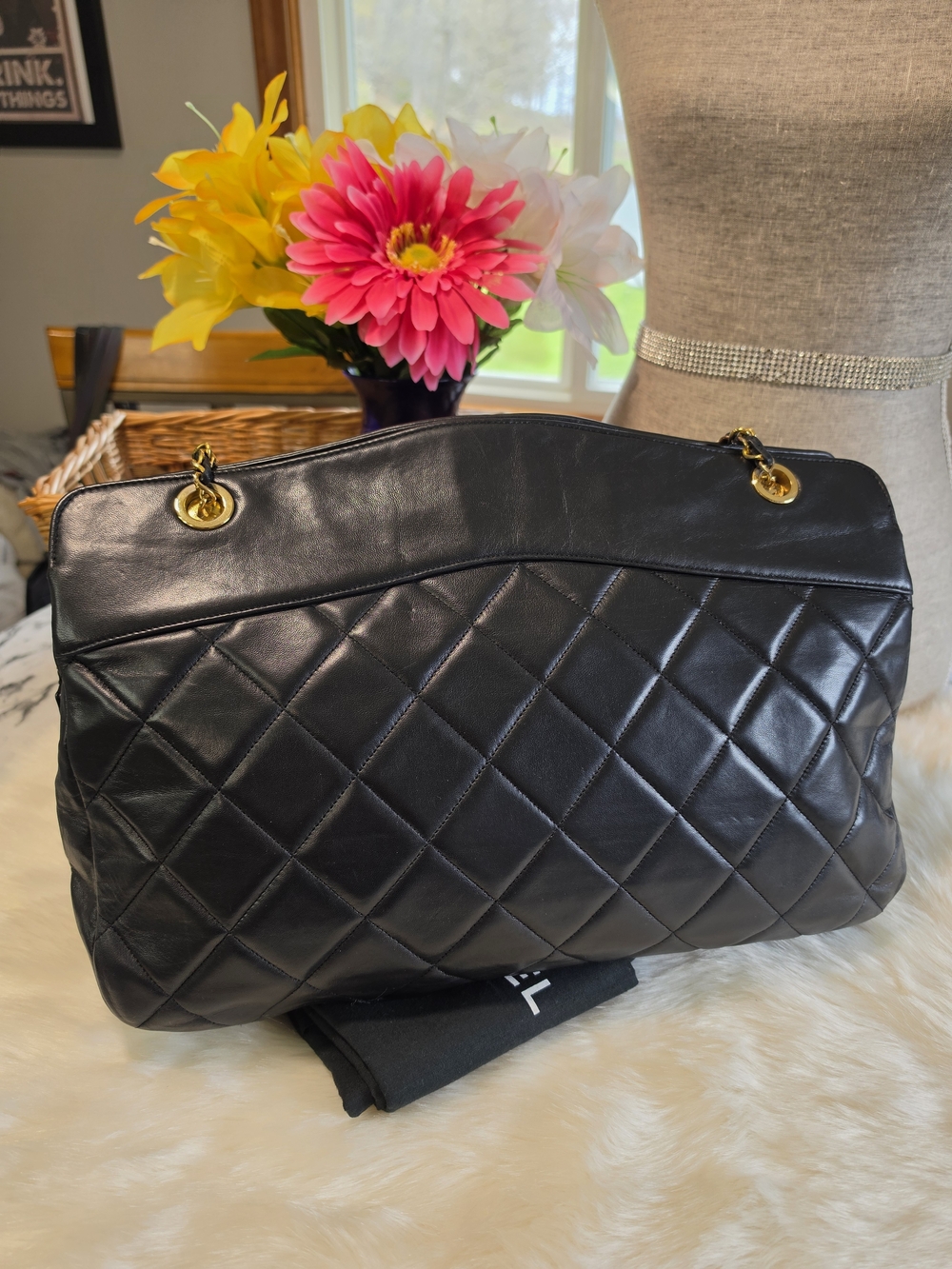 CHANEL XL Jumbo Quilted Diamond Stitch Lambskin Shoulder Bag with Gold Hardware - Picture 8 of 16